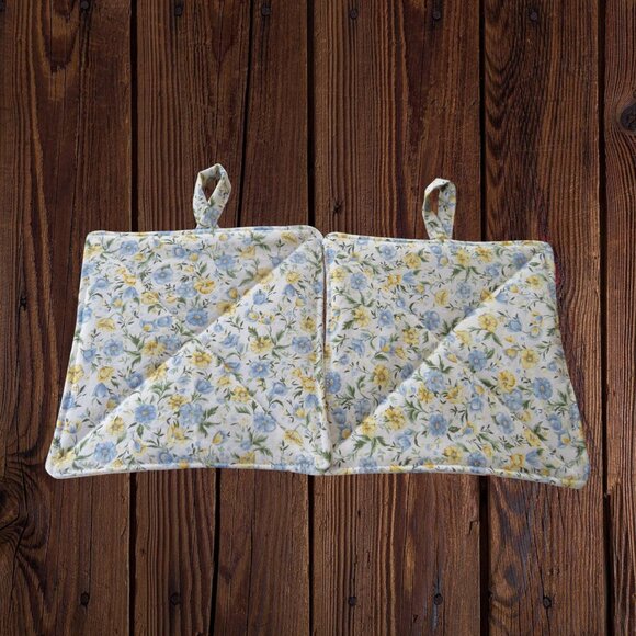 Handmade Potholder, Set of 2, Reversible Chickens and Floral Quilted Hot Pads - Picture 5 of 5